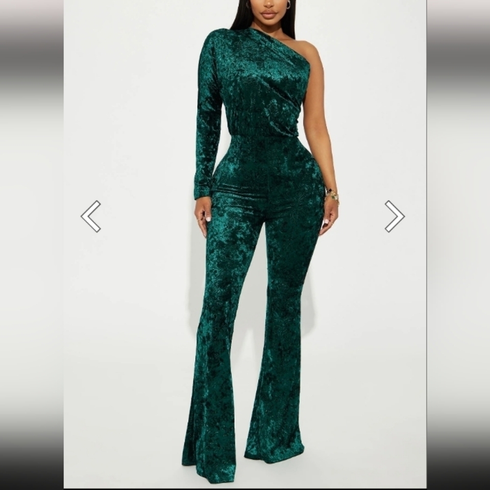 Fashion Nova Velvet Jumpsuit in Hunter